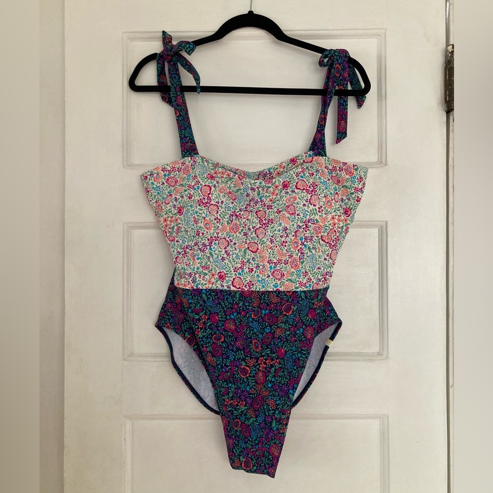 Summersalt Multicolor Floral Swimsuit NWOT, Never worn